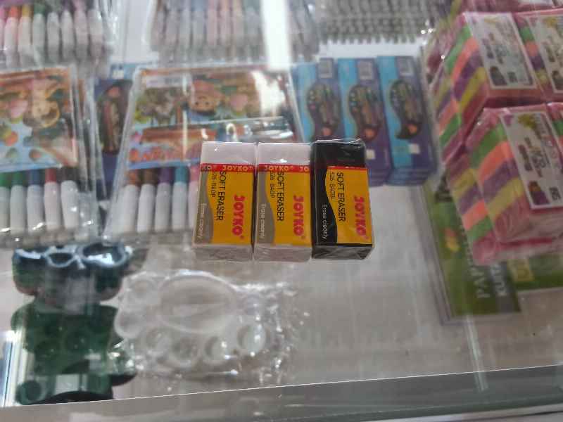 Penghapus kecil joyko 526